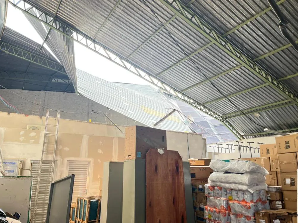 Imóvel onde funciona escola em Guanambi desaba após temporal