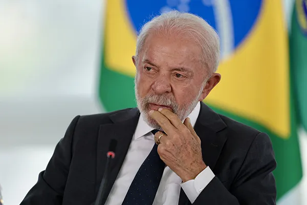 Avaliação negativa do governo Lula se mantém em 40%, indica pesquisa