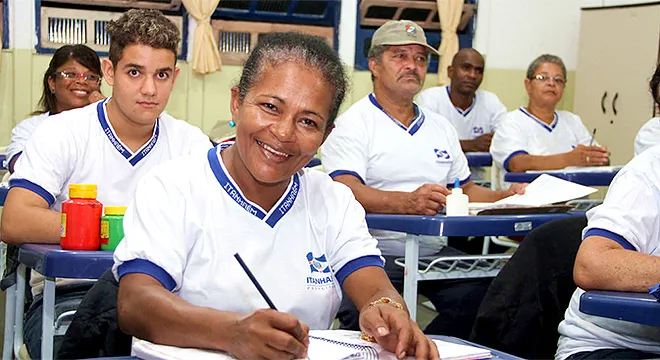 MEC lança plataforma para ampliar acesso à Educação de Jovens e Adultos