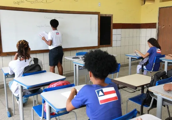 Pesquisa revela que 3 em cada 10 adolescentes se sentem tristes, aponta IBGE