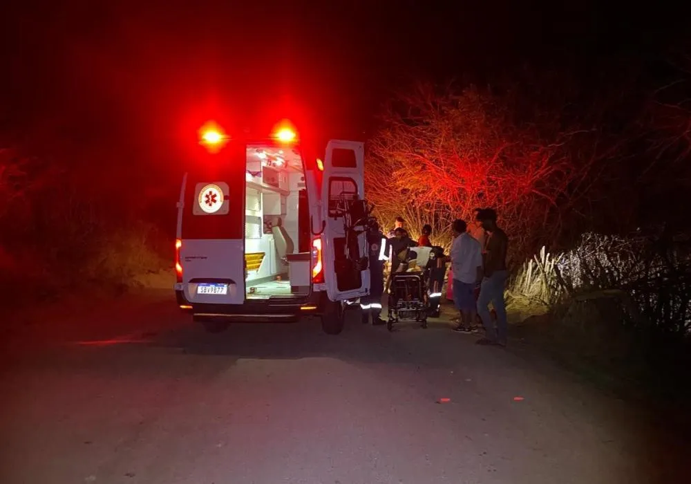 Homem é socorrido após ser encontrado caído na BR-030, em Iuiu