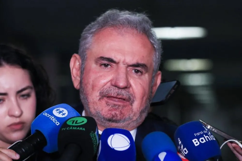 Angelo Coronel declara apoio a Flávio Bolsonaro nas eleições presidenciais