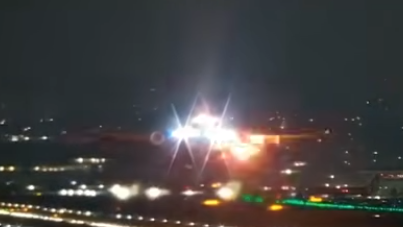 Avião da Delta faz pouso de emergência após falha no motor em SP